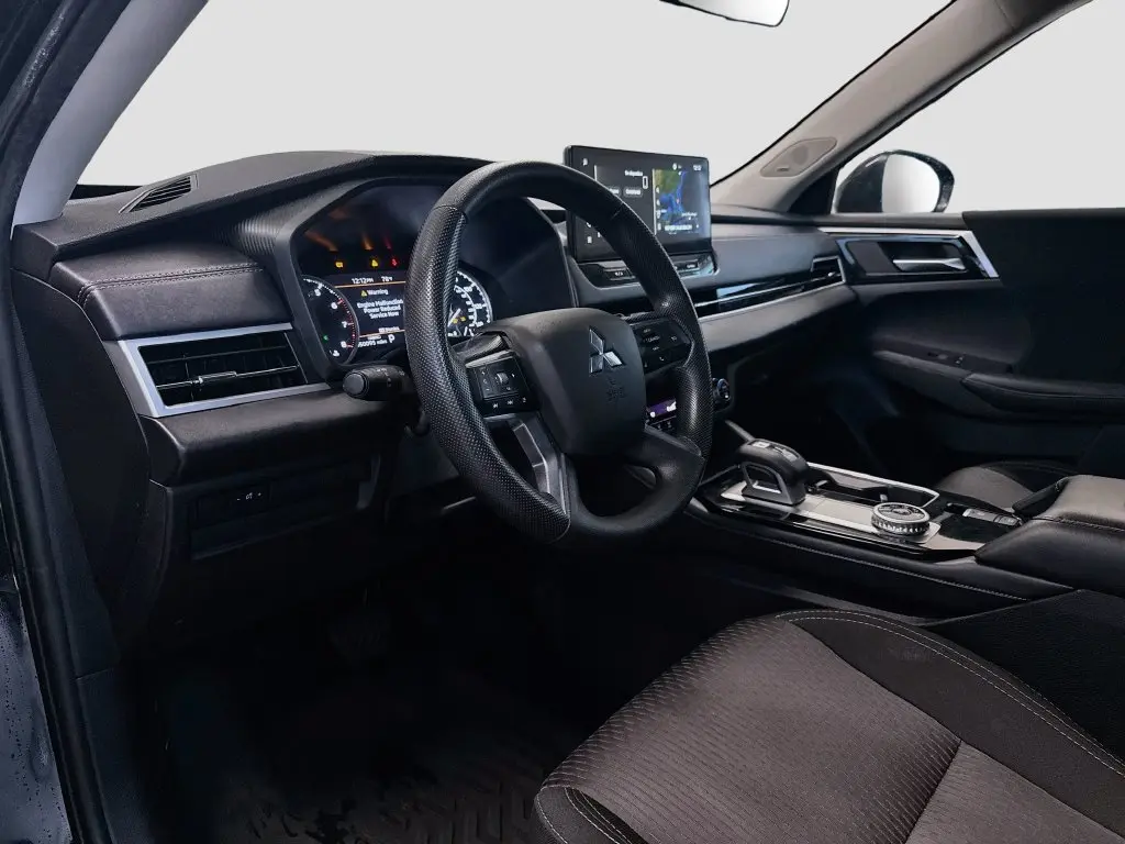2025 Mitsubishi Outlander - $23,549