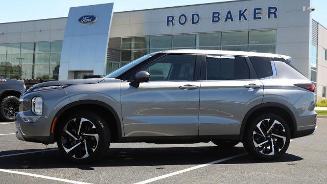2023 Mitsubishi Outlander SE