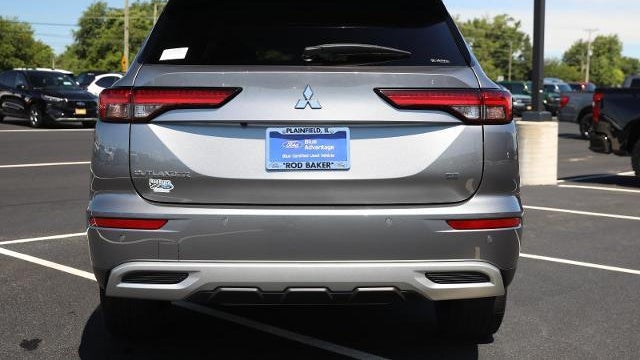 2023 Mitsubishi Outlander SE