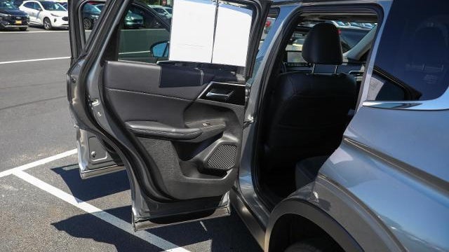 2023 Mitsubishi Outlander SE