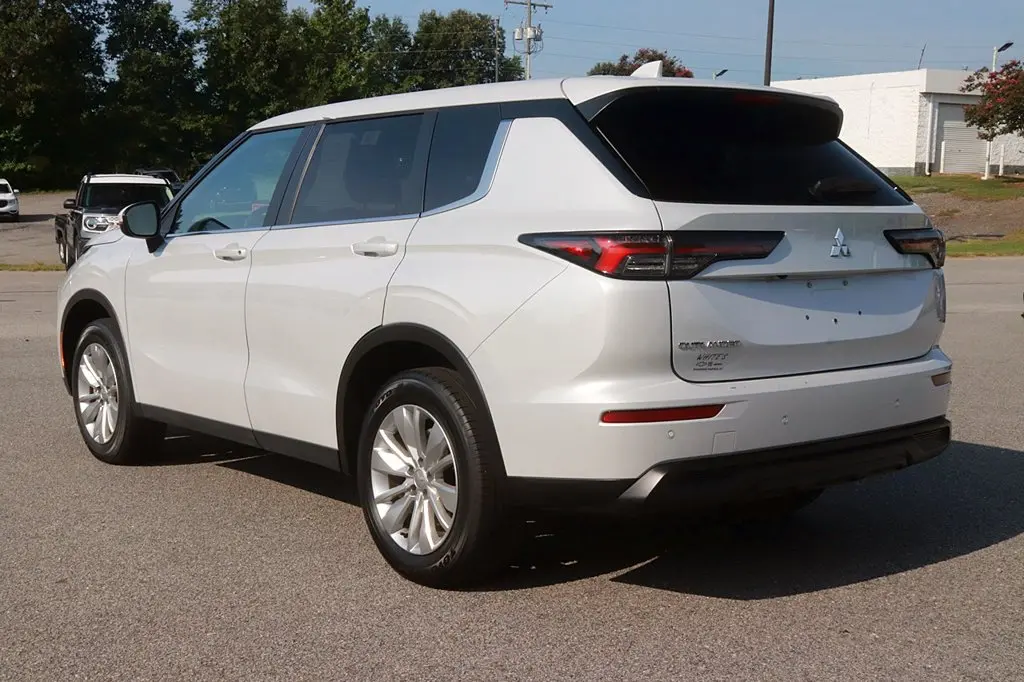 2025 Mitsubishi Outlander - $26,494