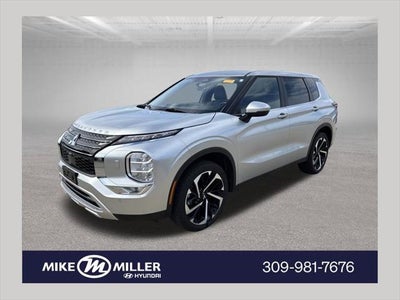 Photo of a 2023 Mitsubishi Outlander AWD SE 4DR SUV for sale