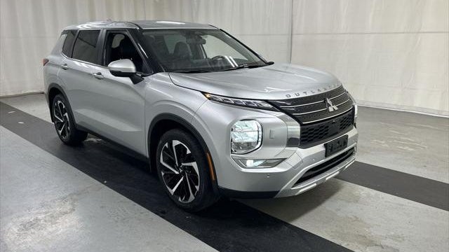 2023 Mitsubishi Outlander SE