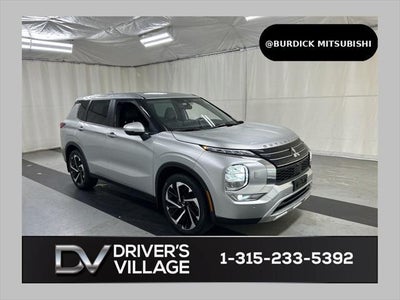 Photo of a 2023 Mitsubishi Outlander AWD SE 4DR SUV for sale