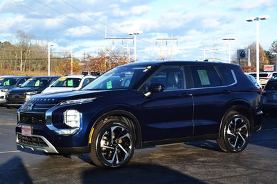 Photo of a 2023 Mitsubishi Outlander AWD SE 4DR SUV for sale