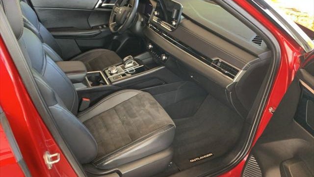 2023 Mitsubishi Outlander SE