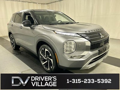 Photo of a 2022 Mitsubishi Outlander AWD SE 4DR SUV for sale