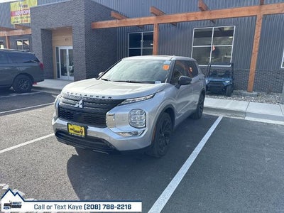 Photo of a 2022 Mitsubishi Outlander AWD SE 4DR SUV for sale