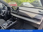 2023 Outlander Thumbnail 33