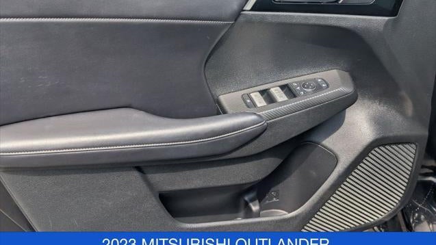 2023 Mitsubishi Outlander SE