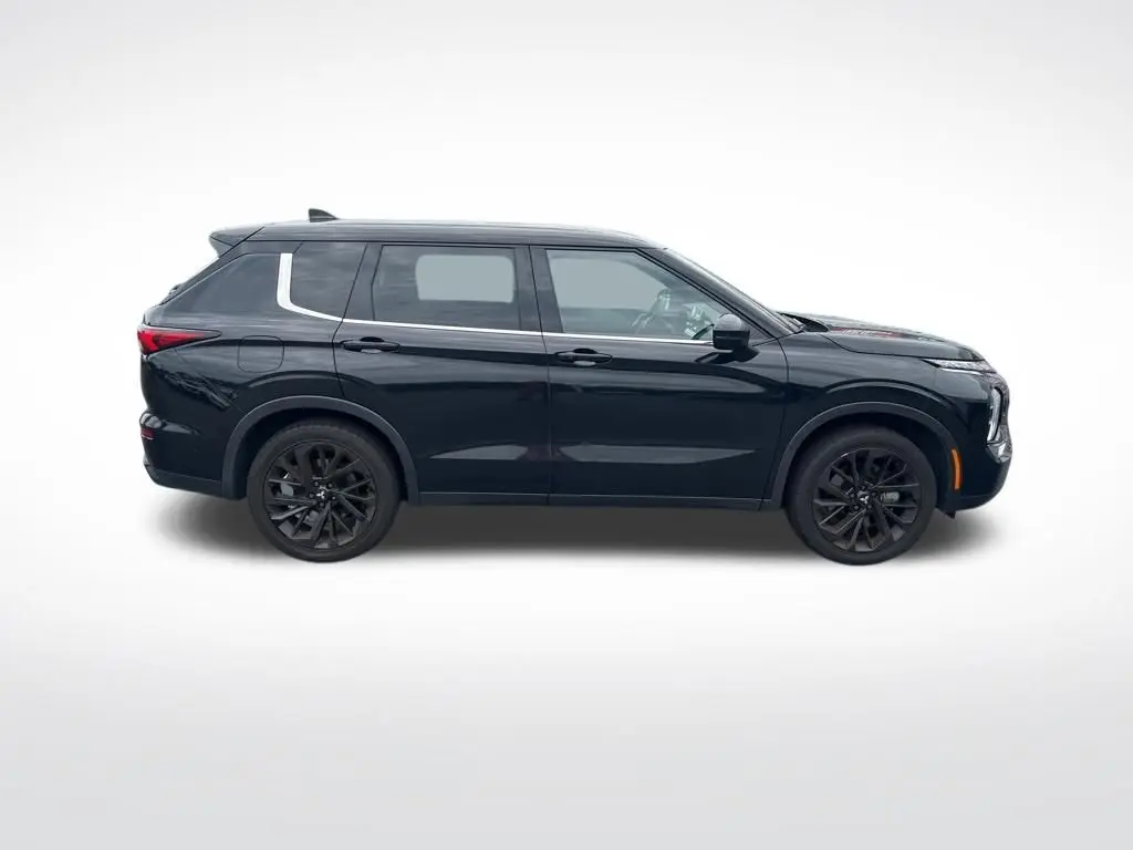 2023 Mitsubishi Outlander - $22,115
