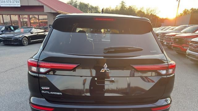 2024 Mitsubishi Outlander ES