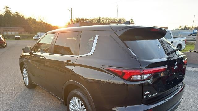 2024 Mitsubishi Outlander ES