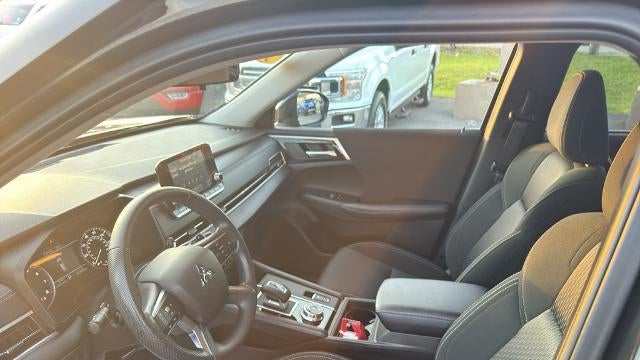 2024 Mitsubishi Outlander ES