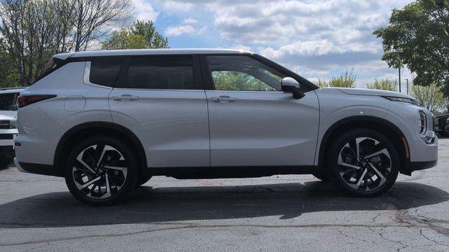 2023 Mitsubishi Outlander SE