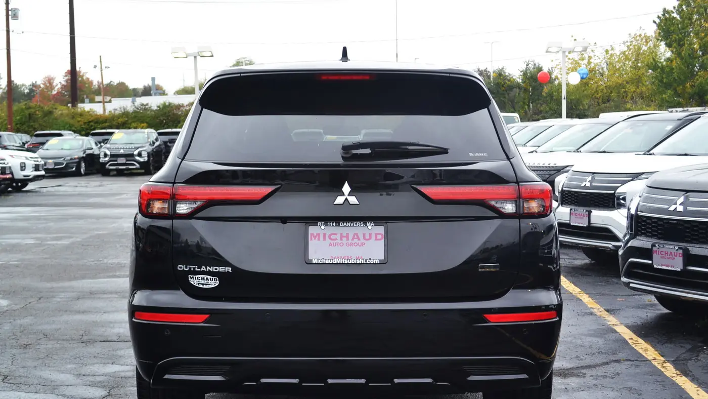 2023 Mitsubishi Outlander SE