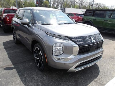 Photo of a 2022 Mitsubishi Outlander AWD SE 4DR SUV for sale