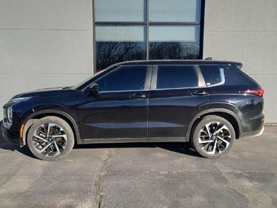 Photo of a 2022 Mitsubishi Outlander AWD SE 4DR SUV for sale