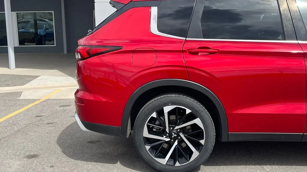 2023 Mitsubishi Outlander SE