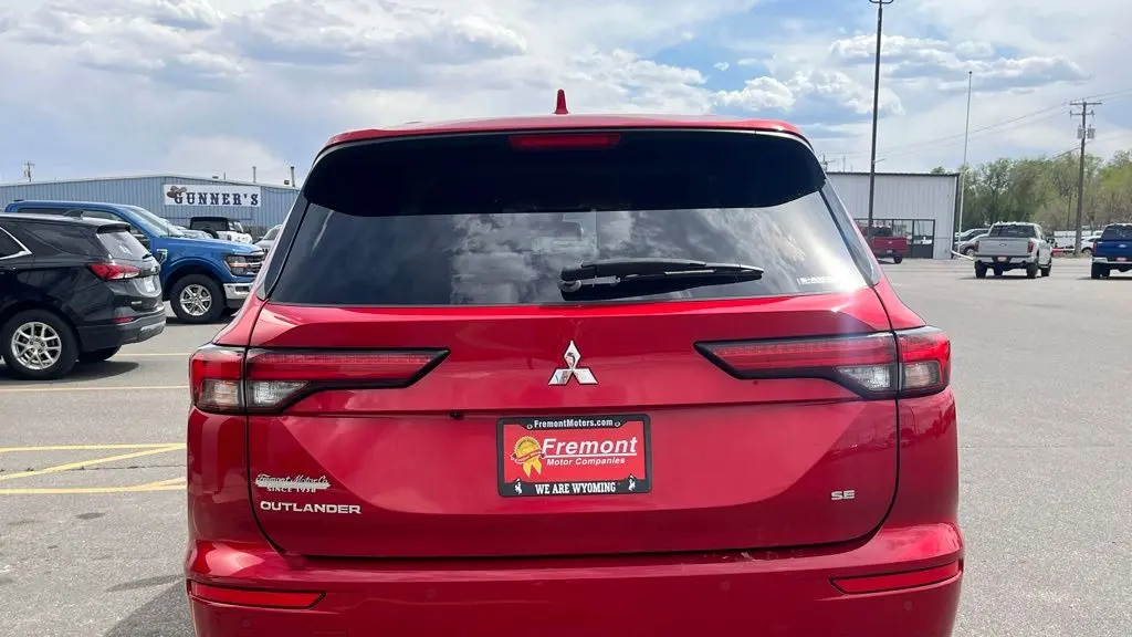 2023 Mitsubishi Outlander SE