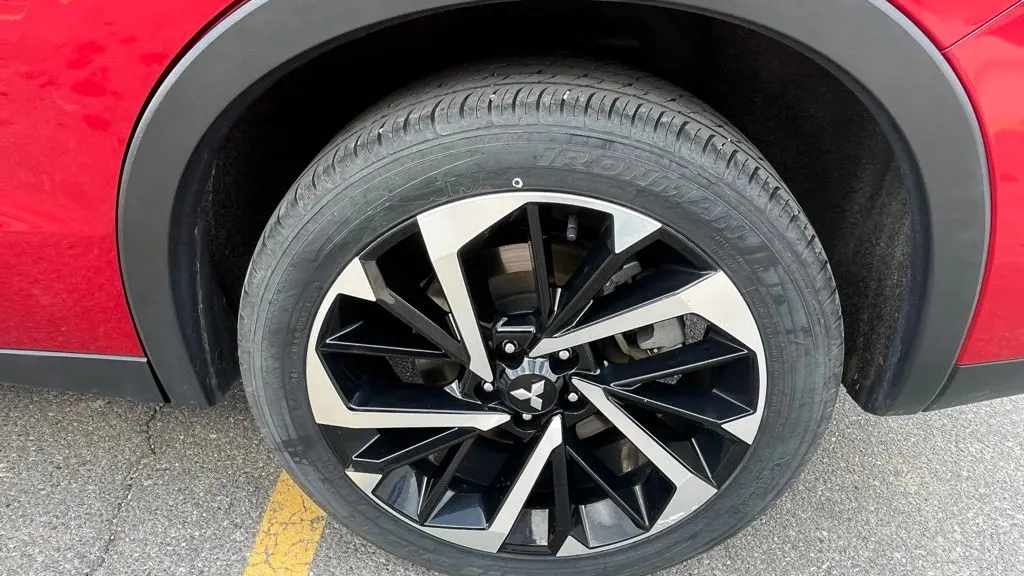 2023 Mitsubishi Outlander SE