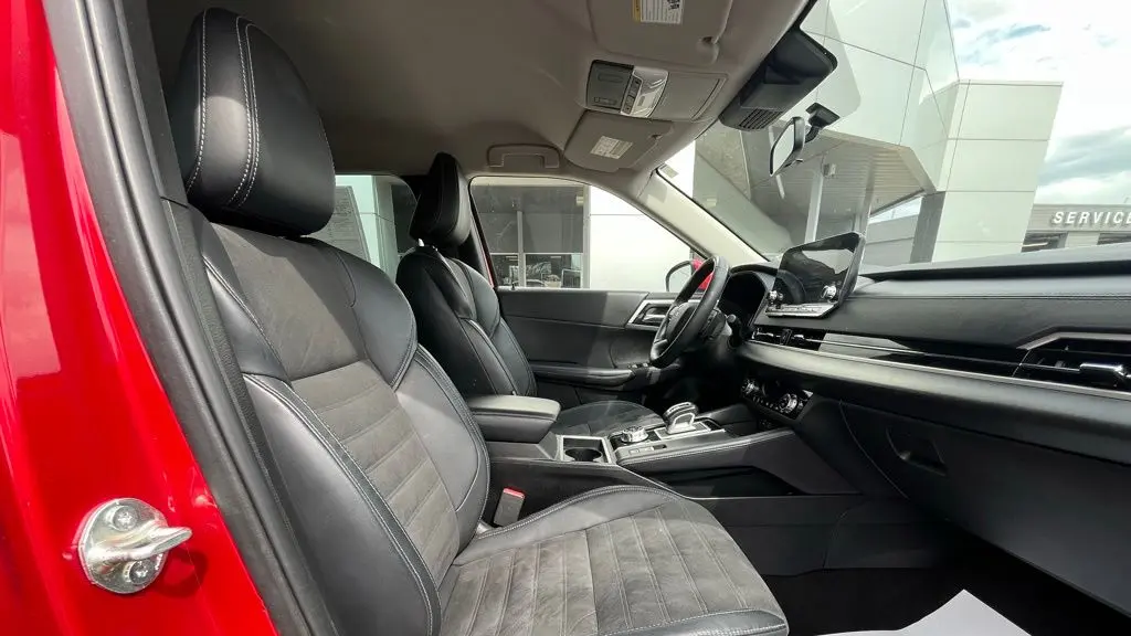 2023 Mitsubishi Outlander SE