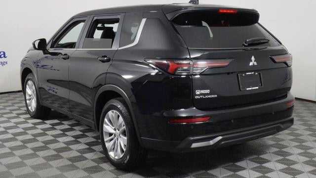 2025 Mitsubishi Outlander ES