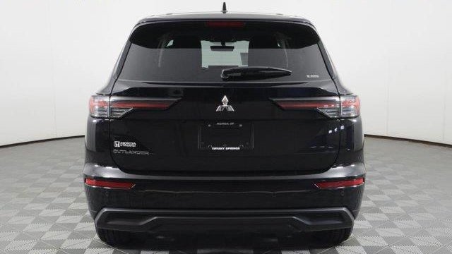 2025 Mitsubishi Outlander ES