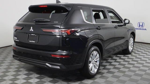2025 Mitsubishi Outlander ES