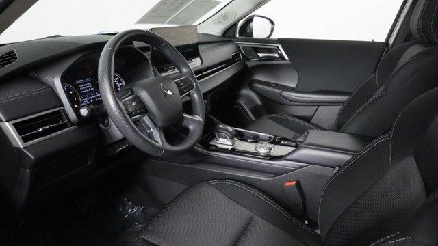 2025 Mitsubishi Outlander ES