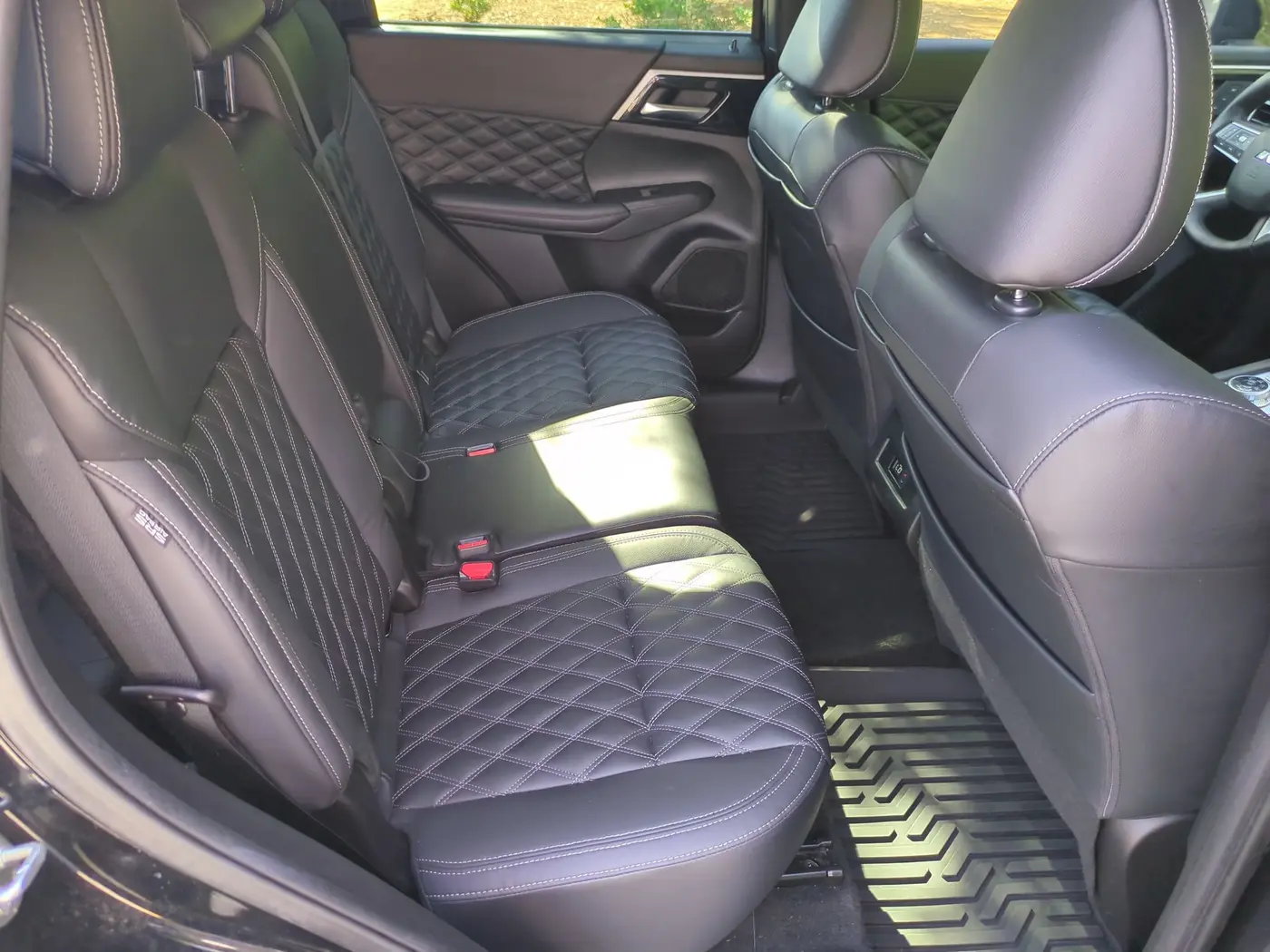 2022 Mitsubishi Outlander - $16,495
