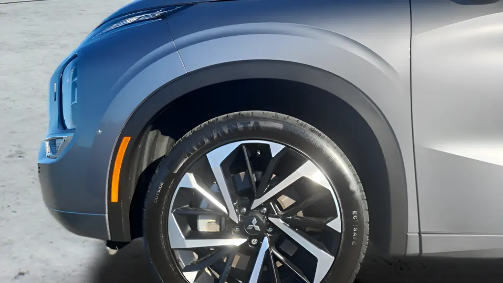 2023 Mitsubishi Outlander SE