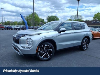 Photo of a 2024 Mitsubishi Outlander AWD SE 4DR SUV for sale