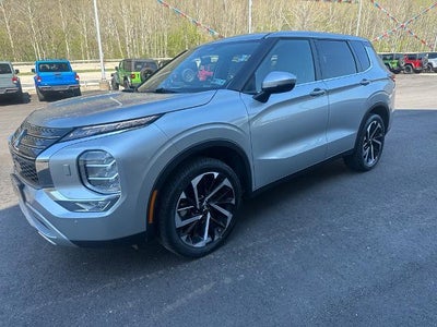 Photo of a 2024 Mitsubishi Outlander AWD SE 4DR SUV for sale