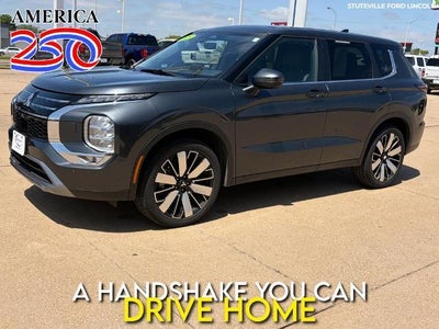 Photo of a 2025 Mitsubishi Outlander AWD SE 4DR SUV for sale