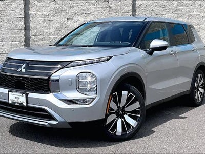 Photo of a 2025 Mitsubishi Outlander AWD SE 4DR SUV for sale