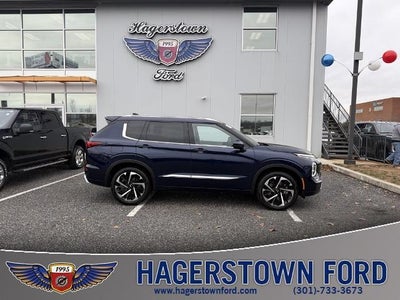 Photo of a 2022 Mitsubishi Outlander AWD SEL 4DR SUV for sale