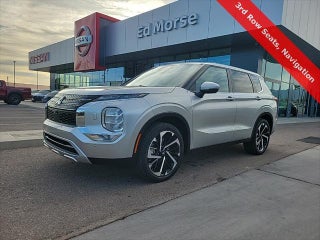 2024 Mitsubishi Outlander with Cosmic Blue Metallic Exterior
