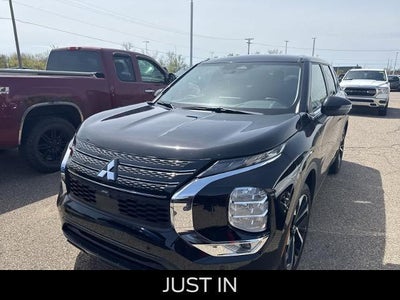 Photo of a 2024 Mitsubishi Outlander AWD SE 4DR SUV for sale