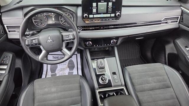 2024 Mitsubishi Outlander SE