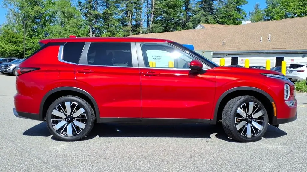 2025 Mitsubishi Outlander SE