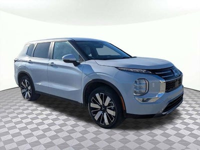 Photo of a 2025 Mitsubishi Outlander AWD SE 4DR SUV for sale