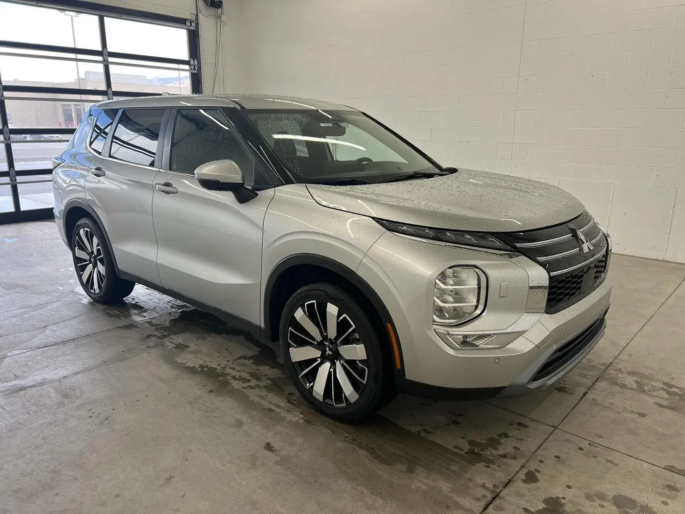 2025 Mitsubishi Outlander - $25,998