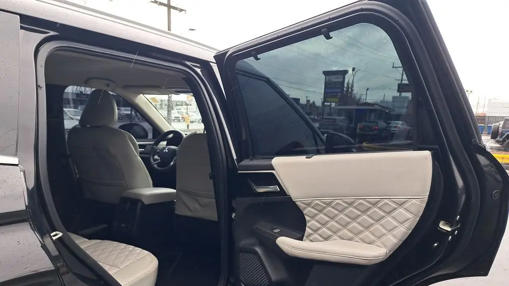 2023 Mitsubishi Outlander SE