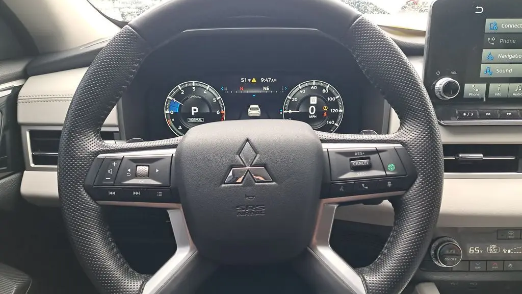 2023 Mitsubishi Outlander SE