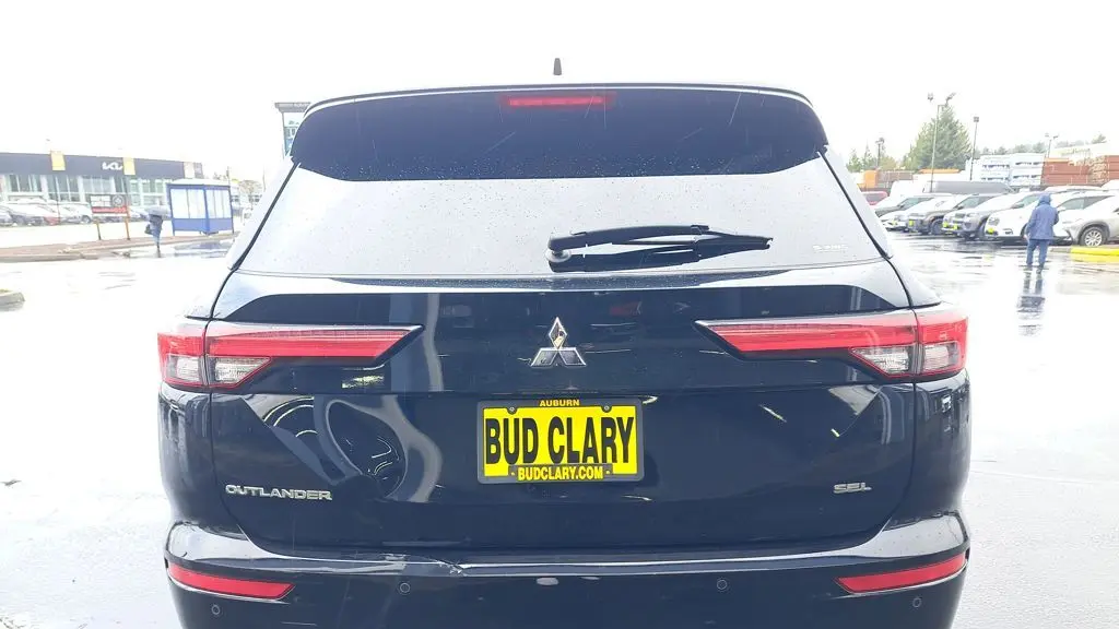 2023 Mitsubishi Outlander SE