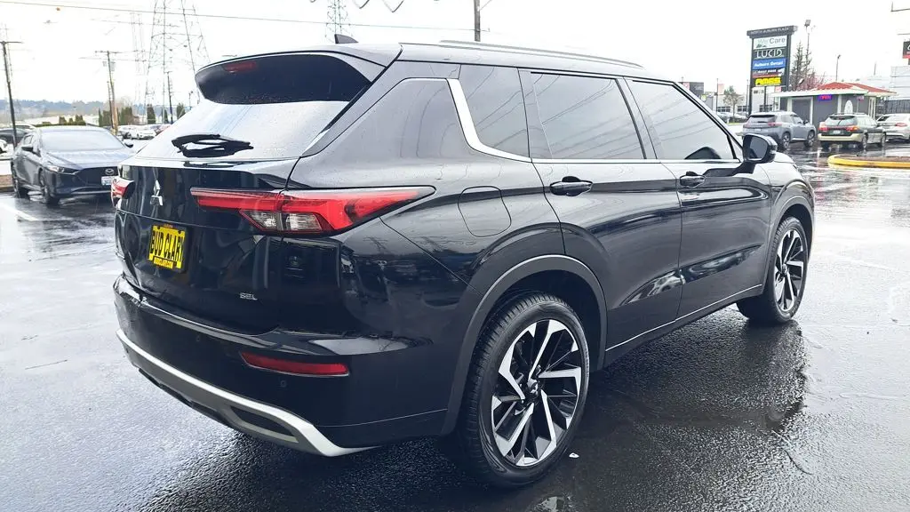 2023 Mitsubishi Outlander SE