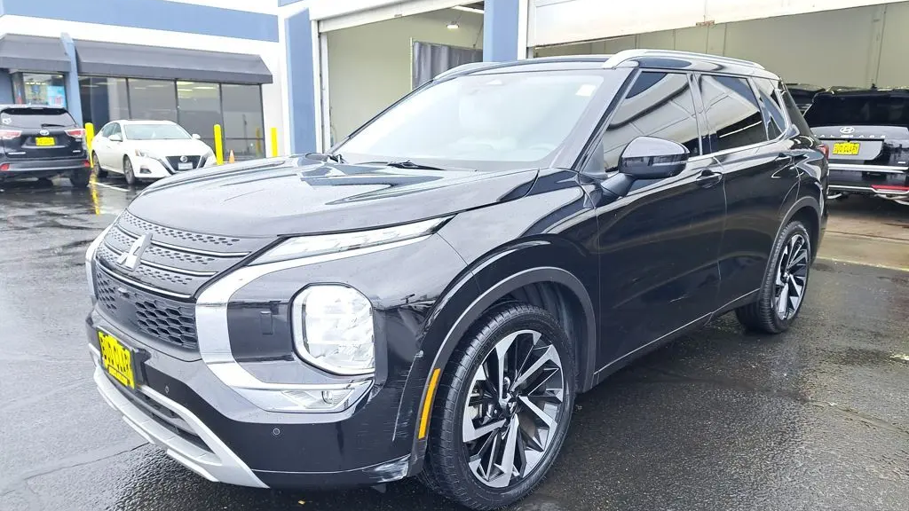 Preowned 2023 Mitsubishi Outlander SE for Sale
