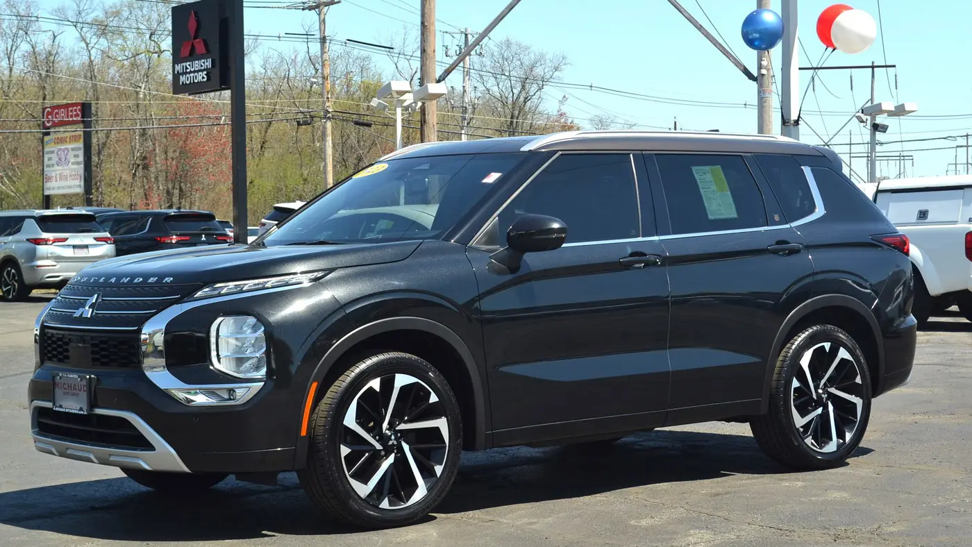 Preowned 2023 Mitsubishi Outlander SE for Sale