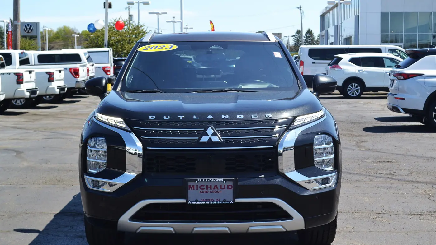 2023 Mitsubishi Outlander SE